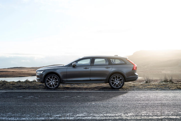 ボルボV90クロスカントリー