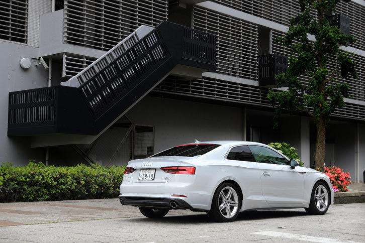 アウディA5クーペ2.0 TFSIクワトロ スポーツ