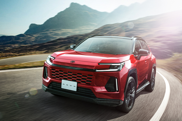 WLTCモードの燃費は22.2km/リッター（「GRスポーツ」は21.5km/リッター）。約23kWhと思われる大容量のバッテリーを搭載しながら、ハイブリッド車の22.5～22.9km/リッターにほど近いレベルを実現している。