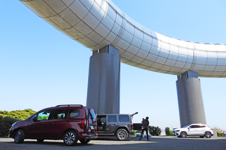 横浜某所にて。当記事のタイトルでは「4泊5日」と記しているけど、4/14～4/15の夜はwebCG大和が車両を預かっていたので、厳密には3泊4日でした。