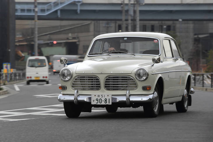 いわゆる“納屋物件”だったとは思えないほど良好な状態だったという「122Sアマゾン」。リフレッシュはブッシュやモールなどといった消耗品の交換が主で、外装についてはフロントの一部を除いて「オリジナルのまま」だという。