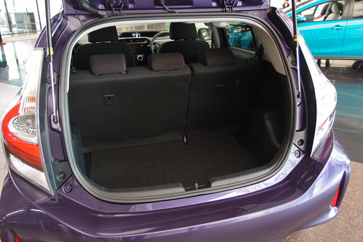 アクアG（ラゲッジルーム）