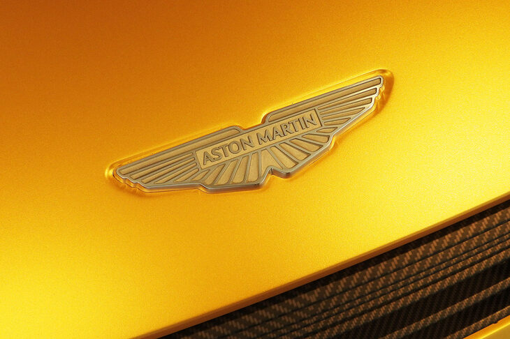 アストンマーティン・ヴァリアント（フロントエンブレム）