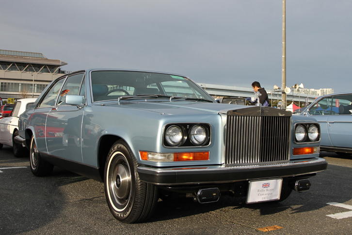 1977年「ロールス・ロイス・カマルグ」。ピニンファリーナが手がけたボディーを持つ最高級パーソナルクーペ。6.7リッターV8 OHVエンジンを搭載。