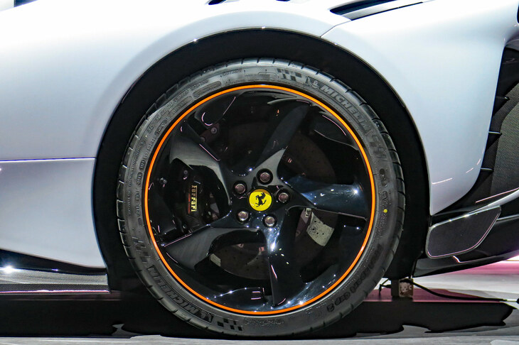 フェラーリSF90 XXストラダーレ（リアタイヤ＆ホイール）