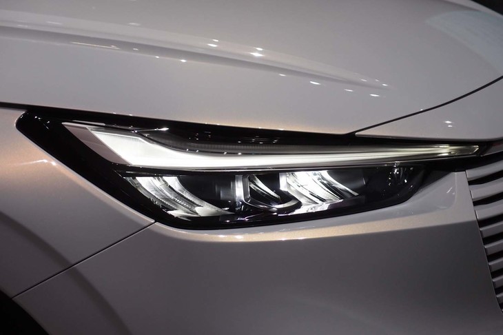 ホンダ・ヴェゼルe：HEV Z（ヘッドランプ）