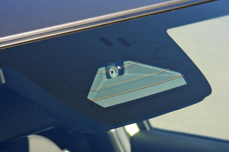 スズキ・スイフト ハイブリッドMZ（広角単眼カメラ）