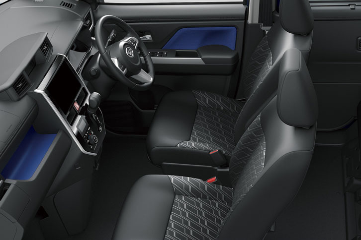 「トールカスタム」のフロントシートにははっ水加工が施されている。