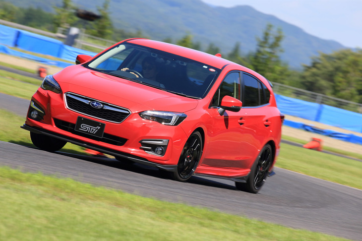 エアロパーツやボディー補強部品、サスペンションと、広範な用品を取りそろえるSTI。これらの開発には、SUPER GTやニュルブルクリンク24時間レースなど、モータースポーツのノウハウが取り入れられている。