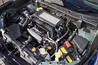 新型「レヴォーグ」から採用された最高出力177PSの1.8リッターターボエンジン。低負荷域でのリーンバーンなどを採用し、熱効率は最高で40％にも達するという。