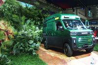 例年同様、国内の自動車メーカーや一部のインポーターもブースを出展。特に今回はダイハツの“本気ぶり”が話題で、ご覧のとおり、車両ごとにステージをつくり分ける力の入れようだった。