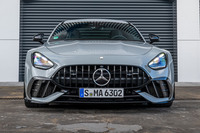 ヘッドランプの下にも大きなエアインテークが設けられ、パナメリカーナグリルとつながるかのような大開口部を形成。左右それぞれの奥にラジエーターを搭載している。