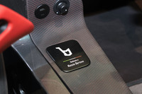 サイドシルには「Dedicato a Nuccio Bertone（ヌッチオ・ベルトーネにささぐ）」と記されたプレートが。