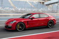 ポルシェが「パナメーラGTS」の予約受注を開始