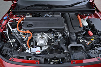 最高出力141PSの2リッター直4直噴エンジンに2モーターのハイブリッドシステムを組み合わせた従来型と同じ「e：HEV」を搭載。このパワーユニットは、新型「プレリュード」とも共通する。