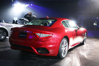 「グラントゥーリズモ スポーツ」のリアビュー。