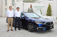 「ホンダセンシングエリート」の開発に携わった、荒木光浩さん（右）と石坂賢太郎さん（左）。