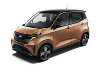 2022年6月16日に発売された軽EV「日産サクラ」。一充電走行距離は短いが、補助金を活用すると既存の軽乗用車と同等の価格で購入できる。