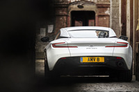 「アストンマーティンDB11」にAMG製V8搭載モデルが追加の画像