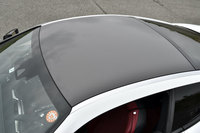 低重心化も「LC」の重要なテーマ。ルーフパネルはCFRPとされ、約6kgの軽量化を果たしている。