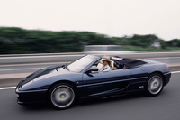 筆者が以前所有していた“お茄子様”こと、茄子紺色の「フェラーリF355スパイダー」。