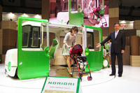 さまざまなユーザーがクルマで移動できるようにするため、乗り降りのしやすさを徹底的に追求したというコンセプトカー「ノリオリ」。