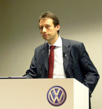 フォルクスワーゲンAGグループ研究所のエレクトロニクス・車両研究リーダー、マルクス・リーンカンプ博士が来日。フォルクスワーゲンの未来技術について語った。