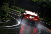 ドライブトレイン系では、ザックス製のショックアブソーバーのオプション設定に加え、ブレンボ製ブレーキの設定も計画されている。