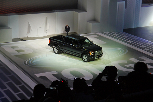 北米国際自動車ショーにおいて発表された、新型「フォードF-150」。日本ではなじみの薄い車種だが、アメリカを象徴するベストセラーモデルである。