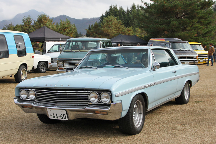 1964年「ビュイック・スカイラーク」。キャデラックに次ぐ上級ブランドであるビュイックの、インターミディエートの2ドアクーペ。