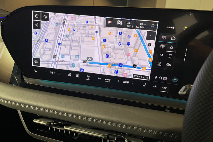 Q6 e-tronクワトロ（センターディスプレイ）