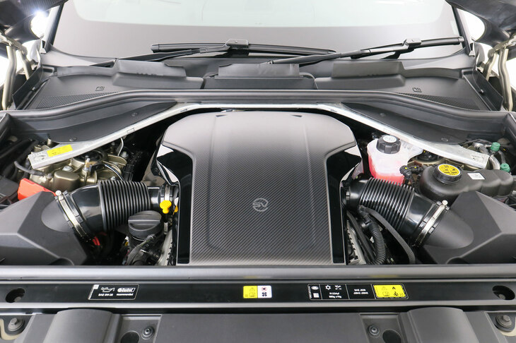 レンジローバー・スポーツSVエディションワン（4.4リッターV8ターボエンジン）