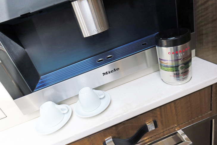 レクサスLY650（コーヒーカウンター）