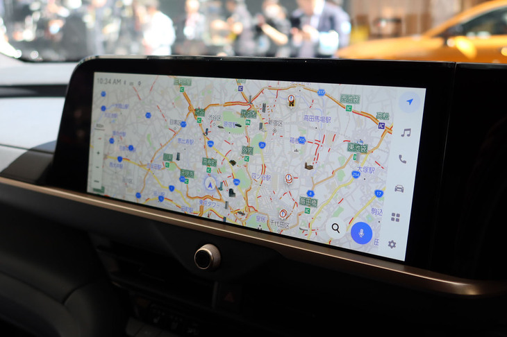 トヨタ・クラウン スポーツ（センターディスプレイ）