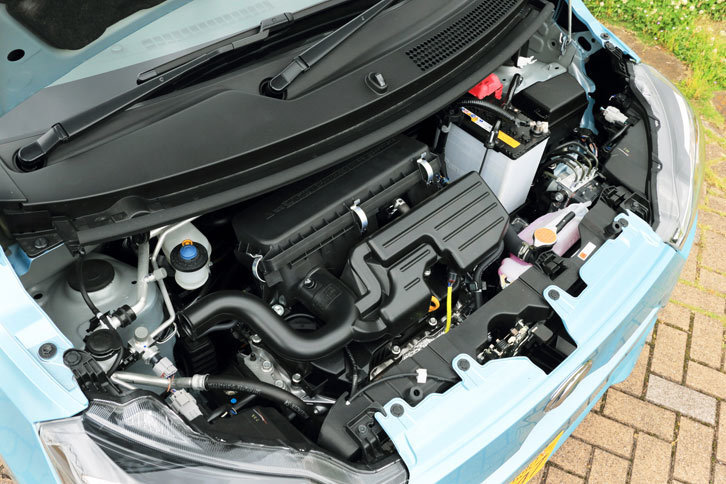 パワープラントは、「KF」型の0.66リッター自然吸気直3エンジンとCVTの組み合わせ。オルタネーターベルトの低フリクション化によってフリクションロスの低減が図られている。