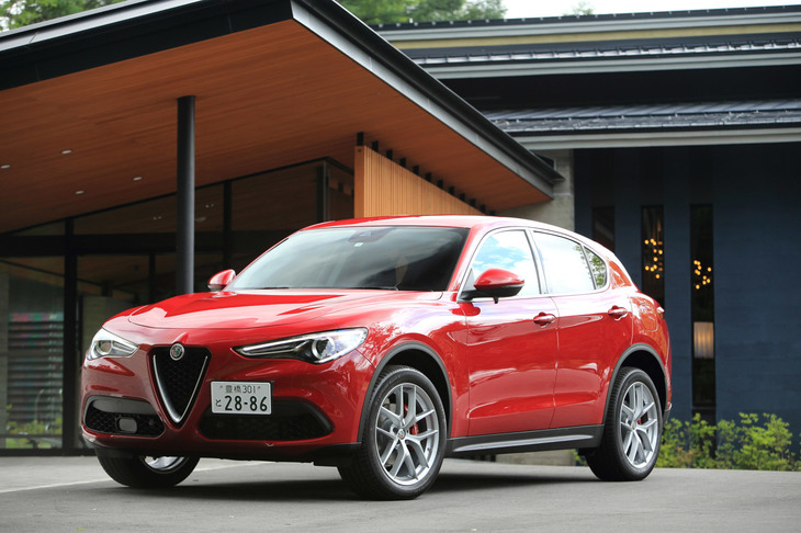 2016年のロサンゼルスショーで世界初公開されてから1年半。ようやく日本にも導入された「アルファ・ロメオ・ステルヴィオ」。まずは“導入記念モデル”の「ファーストエディション」が400台限定で発売された。