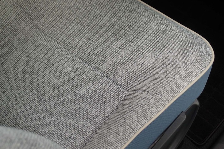 ダイハツ・ムーヴ キャンバス ストライプス（運転席の座面）