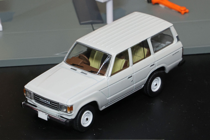 トミカリミテッドヴィンテージNEOから2023年2月発売予定の1/64「トヨタ・ランドクルーザー60 Gパッケージ」。