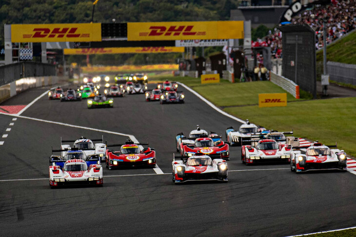 富士6時間耐久レースより、第1コーナーに飛び込むハイパーカークラスの各マシン。一時はTOYOTA GAZOO Racing以外に有力なエントラントがいない状況が続いていたが、2023年は日欧米のさまざまなメーカー／ブランドがマシンを投入している。（写真：トヨタ自動車）