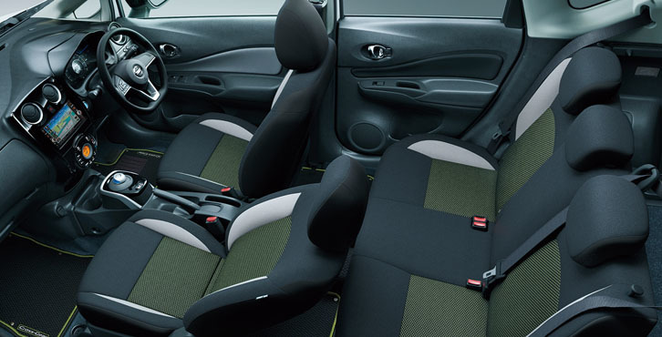 シートクロスにはグリーンがあしらわれる。