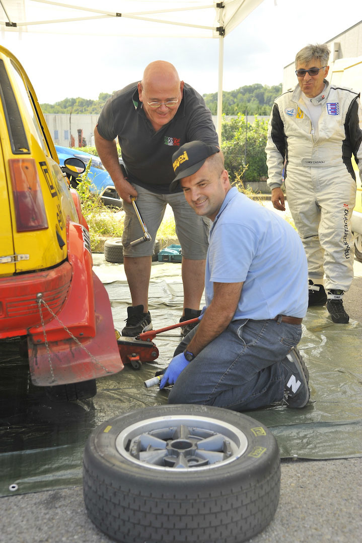 仲間たちとのより密な交流が、サーキットよりもラリーを選んだ理由という。
