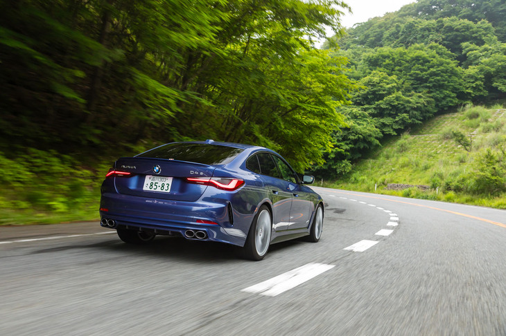 駆動方式は「アルラット」＝4WD。トルク配分をより後輪寄りにしたアルピナ独自のセッティングが施される。