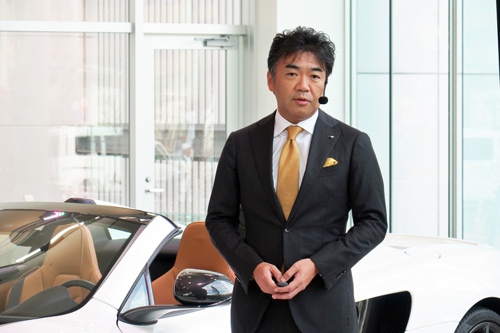 記者発表会にて、日本におけるマクラーレンの状況を説明する正本氏。すでに国内では1000台以上のマクラーレンが登録されており、中古車の流通も活発になっているという。