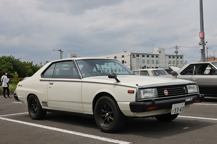 1980年「日産スカイライン ハードトップ2000GTE-Sターボ」（HGC211）。俗称“ジャパン”こと5代目スカイラインの2リッター直6 SOHCエンジンにターボを備えた、スカイライン初のターボエンジン搭載車。