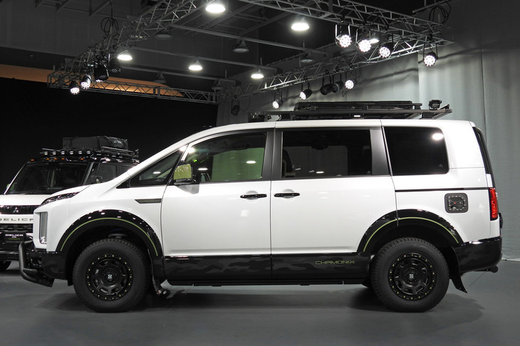 三菱デリカD：5 CHAMONIX SNOW GEAR（サイド）