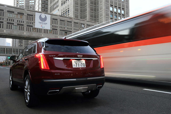 本社がデトロイトからニューヨークに移転したことも影響しているのだろう。「XT5クロスオーバー」は、これまでのキャデラックとは異なるイメージでまとめられたクルマとなっていた。