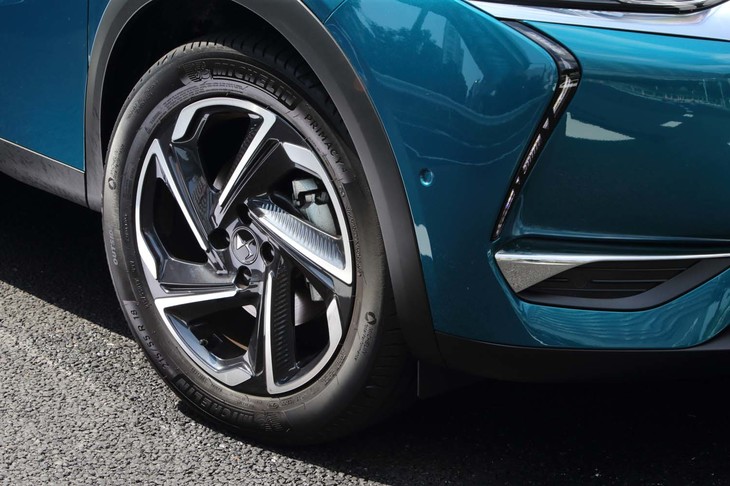 「グランシック」には「サンパウロ」と名付けられた18インチホイールが標準装備。「ナゴヤ」「マドリード」など、他グレード用のホイールにも都市名が冠されている。