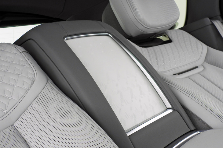 レンジローバーSVビスポーク1858エディション（冷蔵庫）