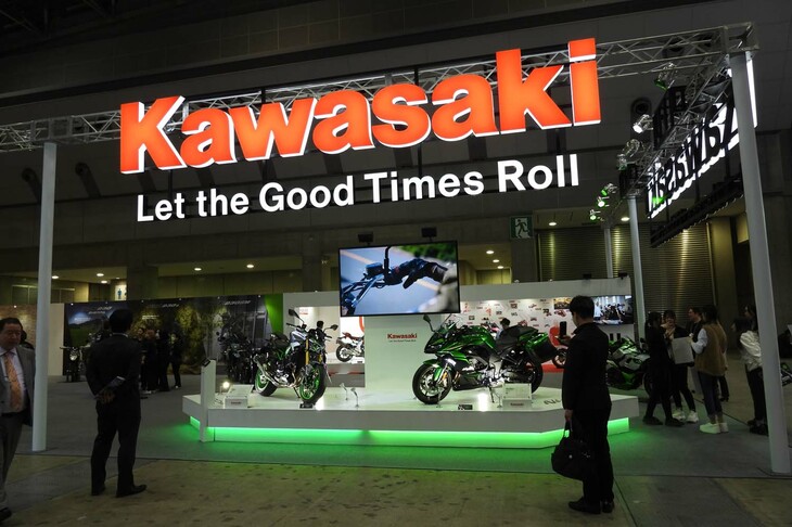 カワサキの展示ブースの様子。