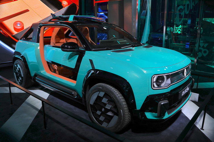ルノーが2026年5月の全仏オープンテニス大会に合わせて公開したビーチカー「4 JP4×4コンセプト」。名称は「4（キャトル）」の社外製スペシャルとして1981年に登場した「JP4」へのオマージュ。
